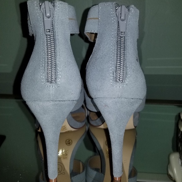 Women Chinese Laundry Sandals - Picture 3 of 8